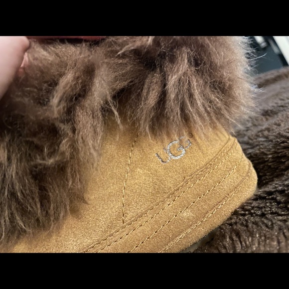 Fuzzy UGG boots - Picture 3 of 4